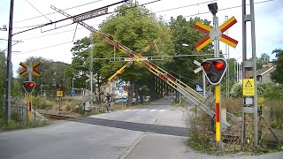 Spoorwegovergang Täby S  Railroad crossing  Järnvägsövergång [upl. by Ynney]