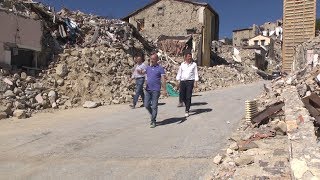 Renzi e Zingaretti visitano Amatrice  Accumoli [upl. by Kresic661]