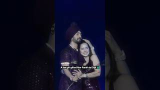 Crying girl gifted Mor Pankh to Diljit Dosanjh 🦚 Diljit Dosanjh Love for Fan Girl in Lucknow Concert [upl. by Anil]