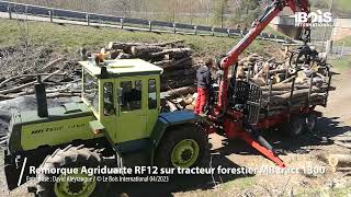 Remorque Agriduarte RF12 avec grue attelée derrière tracteur forestier MB trac 1300 [upl. by Enoek893]