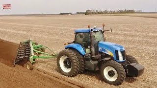 NEW HOLLAND T8050 Tractor Plowing [upl. by Mossberg]