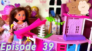 Episode 39 Part 2 quotPrincess Tiana having dinner with Grimm Barbie Family and playing Barbiequot [upl. by Mazman]