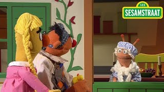 Vrouw Holle  Bert amp Ernie  Sesamstraat [upl. by Dinerman]