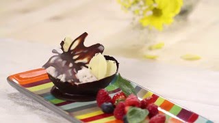 Coppette di cioccolato con gelato decorate  Scuola di cucina Saporie [upl. by Winters351]