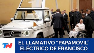 El papa Francisco recibe su primer quotpapamóvilquot eléctrico de Mercedes Benz [upl. by Ycnay]