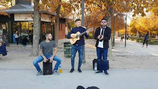 Las Cosas Más Pequeñitas  Cantando en la calle [upl. by Leonelle]