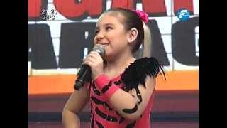 Jazmin canta quotJunto a tíquot PequeGigantesPy  17102014 [upl. by Amby]