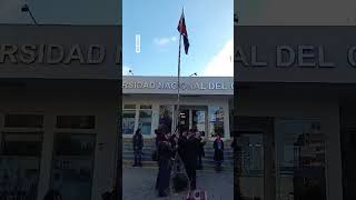 ✅ 🚩 Izaron la bandera mapuche en la Universidad del Comahue en Neuquén [upl. by Aihsemek214]