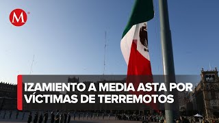 Izan bandera en memoria de víctimas de sismos en el Zócalo de la CdMx [upl. by Einuj]