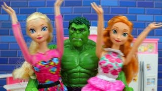 Kristoff se Convierte en el Hulk con Anna y Elsa de Frozen AventurasJuguetes [upl. by Summons]