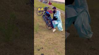 Pagal Banawa 😂😂 bike stunts ladki bike se gir gai 😁 [upl. by Ilek]