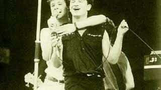 1985 01 05 Simple Minds Feat Bono New Gold Dream [upl. by Applegate]