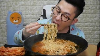 과음하고 해장으로 불닭볶음면소스넣은 너구리4개 리얼사운드 먹방 REAL SOUND MUKBANG EATING SHOW [upl. by Stultz]