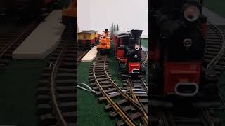 LGB Personenzug 🚂 Ein und Ausfahrt in den Bahnhof gartenbahn lgb modeltrains [upl. by Ettari]