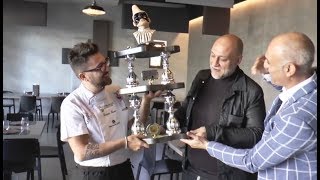 Il pizzaiolo casertano Giacomo Garau riceve il Trofeo Pulcinella 151019 [upl. by Conroy]