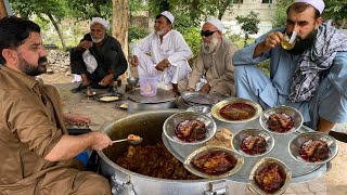 40 Years Old Man Selling Siri Paye At Road Side  Ahmad Siri Paye  Peshawar Street Food [upl. by Oralla]