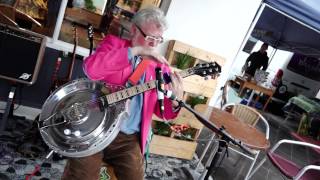 1953 Ford Hub Cap Ali Kat Guitar busking with Chris Finnen [upl. by Moreland]