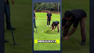 Orangorang ini menemukan gelembung misterius di lapangan golf [upl. by Emad]