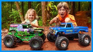 RC Monster Trucks  Traxxas Bigfoot vs Grave Digger [upl. by Ayaj]