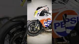 Pepsi Suzuki RGV 500 Twostroke [upl. by Favian]