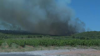 Incendie dans les PyrénéesOrientales  reprise du feu audessus du village dOpoul  AFP Images [upl. by Skyler]