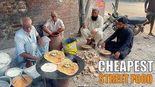 DESI CHEAPEST SAAG PARATHA IN LAHORE  Saag Paratha Footpath pey  Old Uncle G Serves Saag Paratha [upl. by Sally]