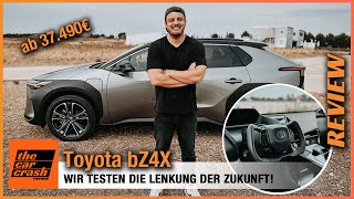 Toyota bZ4X im Fahrbericht 2023 One Motion Die Lenkung der Zukunft Review  Test  Yoke Lenkrad [upl. by Nomed290]