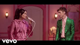 Kacey Musgraves  Glittery ft Troye Sivan Live From The Kacey Musgraves Christmas Show [upl. by Ettennaj]