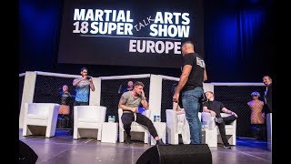 UNZENSIERT KickboxWELTMEISTER LIVE auf der Bühne BLOßGESTELLT [upl. by Schreck798]