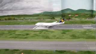 Miniatur Wunderland  Start  Landung AN124  Boeing 747 [upl. by Rodrich]