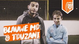 BLAUWE MO amp TOUZANI GEVEN EEN FREESTYLE VOETBAL SHOW [upl. by Agem]