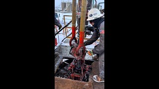 Drill Pipe Tipping Rig Hole rig pipes drilling oil tripping [upl. by Gerrald]