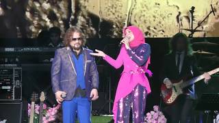 Awie amp Erra Fazira Berduet Lagu DUA INSAN Romantis Tapi Masih ProfesionalKonsert Romantika Terbaik [upl. by Leind]