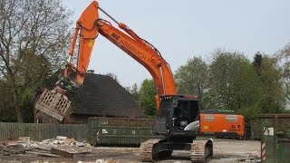 Follow this skilled operator in his Hitachi Zaxis 350 crawler excavator tearing down a car workshop [upl. by Adnwahs]