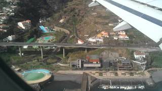 Flughafen Madeira Portugal Anflug  Landung  Blick aus der Kabine [upl. by Kcirtemed]