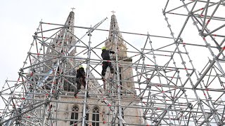 Postavlja se nova skela za obnovu zagrebačke katedrale [upl. by Thebazile]