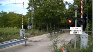 Spoorwegovergang San Secondo I  Railroad crossing  Passaggio a livello [upl. by Circosta]