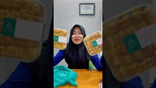 Rivew mealting pineapple tart di surya KLCC by Top cookies jastip malaysia shorts unboxing [upl. by Silverman]