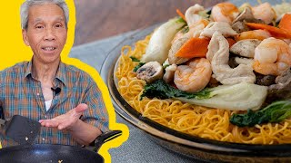 🤤 Dads CRISPY Hong Kong Style Noodles 港式煎麵 [upl. by Schuyler158]