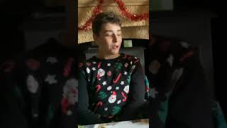 Un jeune une vieille Noël est annulé  la série humour [upl. by Asiralc570]