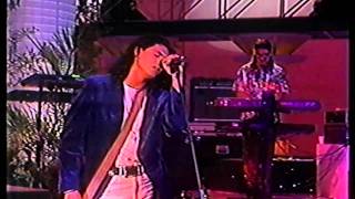 Caifanes  Amárrate a una escoba y vuela lejosen vivo La Movida 1990 [upl. by Lamonica]