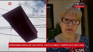 Intentaban instalar una pileta cayó la grúa y partió en dos una casa [upl. by Ahsonek]