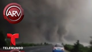 Tornado vuelca autobús en China y vuelca otros vehículos  Al Rojo Vivo  Telemundo [upl. by Mharba899]