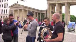 Scuola di Tarantella Montemaranese am Brandenburger Tor Berlin bei Karnaval der Kulturen [upl. by Aneres]