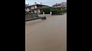 Maltempo in Veneto a Ca Rainati la strada come un fiume il video [upl. by Downing228]