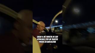 Salvo a un turista de ser atracado por un taxista pirata [upl. by Bena]