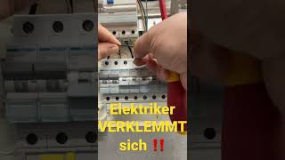 Elektriker VERKLEMMT sich [upl. by Neenej]