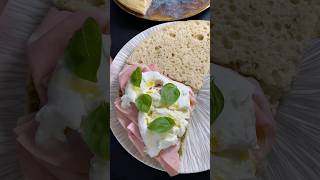 Essaies ce Sandwich de Focaccia Mortadelle et Burrata  😋 [upl. by Hirai]