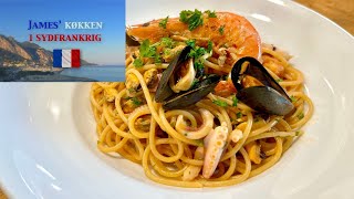 Spaghetti ai frutti di mare  skøn skaldyrspasta [upl. by Ennairol]