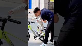 Le père offre un vélo à sa fille 🥰 [upl. by Decima287]